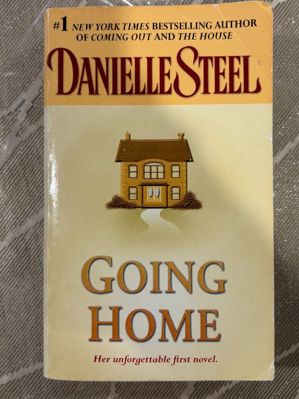 Paperback copy of "Going Home" by bestselling author Danielle Steel